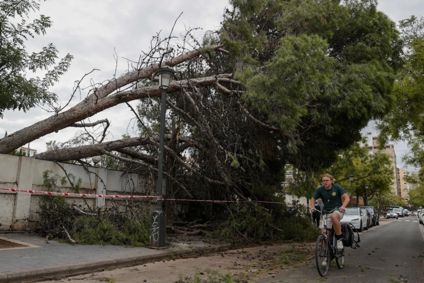 Aviso rojo por lluvias de 100 litros en una hora en el litoral sur de Valencia