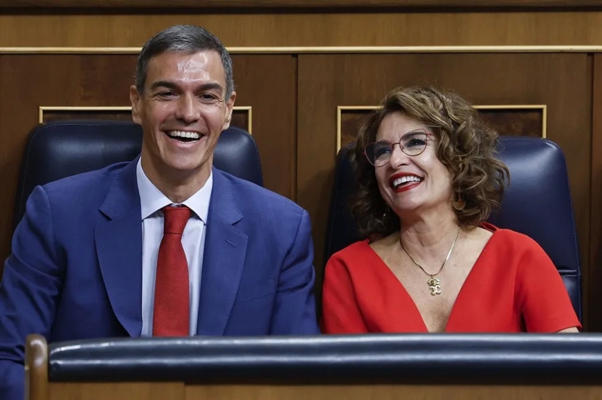 El CIS lanza al PSOE 15 puntos por encima del PP, que se desploma en el último barómetro