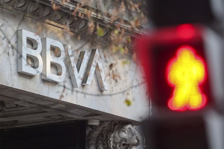 El presidente del BBVA no piensa dimitir porque su continuidad no dependía de la opa