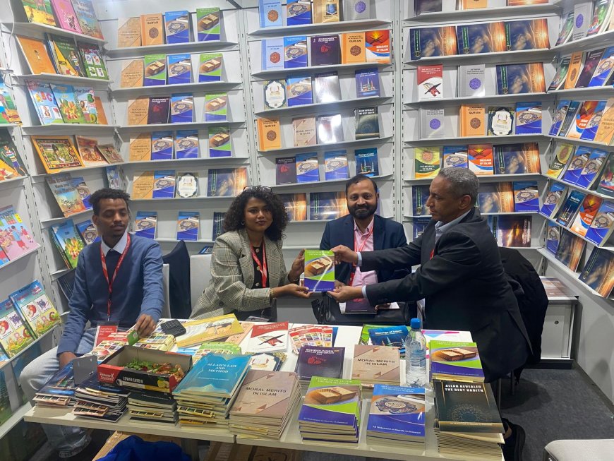 Distribución y presentación de los libros del pensador árabe Ali Mohamed Al Sharfa en la Feria Internacional del Libro de Fráncfort