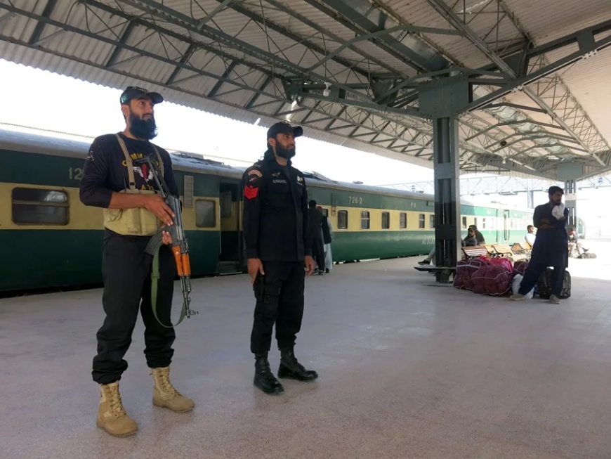 Pakistán y Afganistán acuerdan un cese al fuego inmediato durante sus negociaciones en Doha