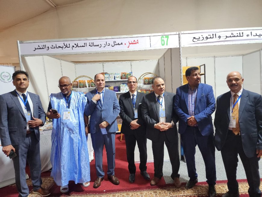 La delegación de la Fundación Mensaje de Paz visita su pabellón en la Feria Internacional del Libro de Nuakchot