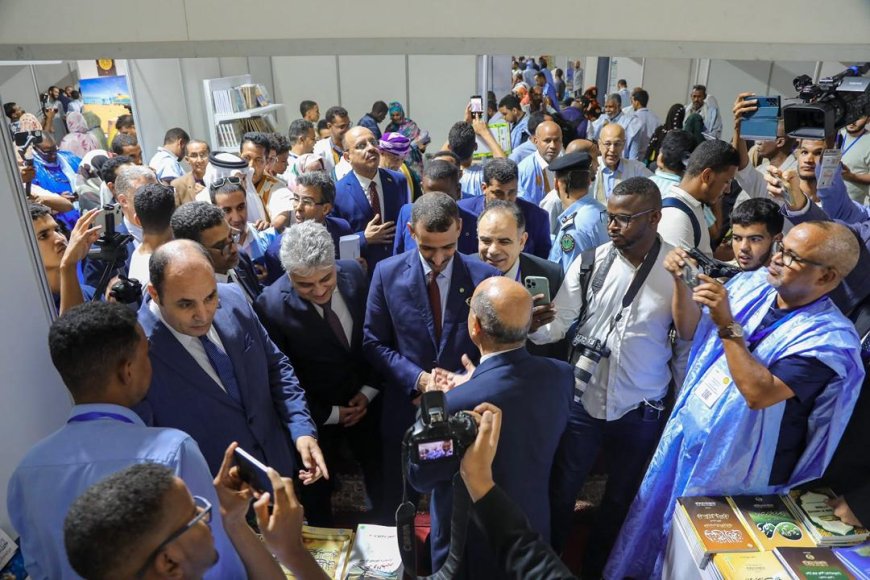 El ministro de Cultura de Mauritania visita nuevamente el pabellón de la Fundación Mensaje de Paz y elogia el libro “Lectura en las ideas de Al-Shurafa Al-Hammadi”
