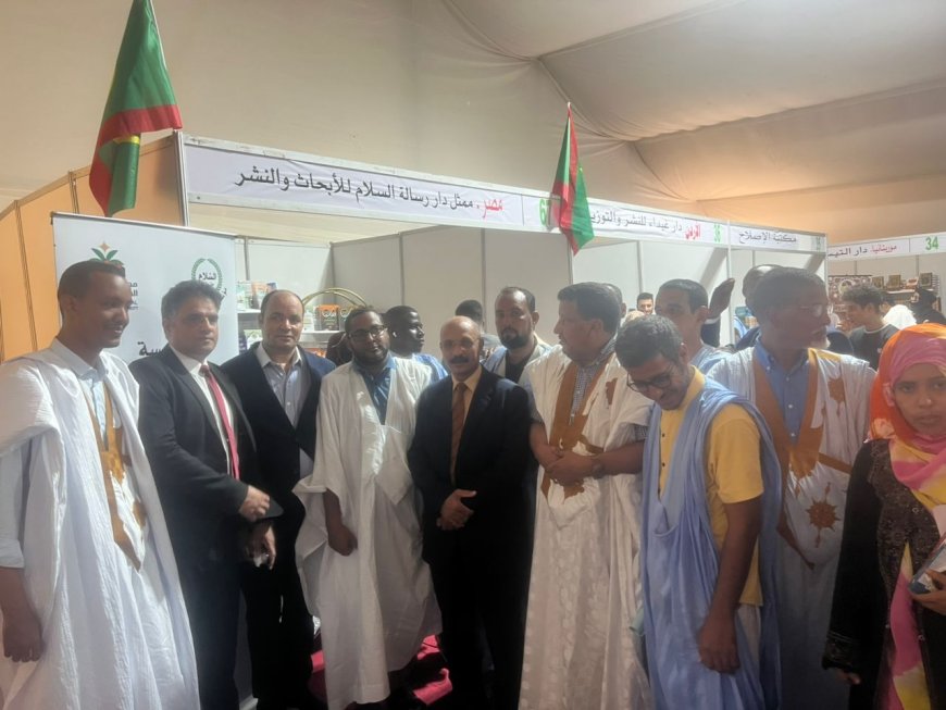 La delegación de “Mensaje de la Paz” dialoga con doctorandos de la Universidad de Nuakchot sobre el pensamiento del gran pensador árabe Ali Mohamed Al Sharafi Al Hammadi