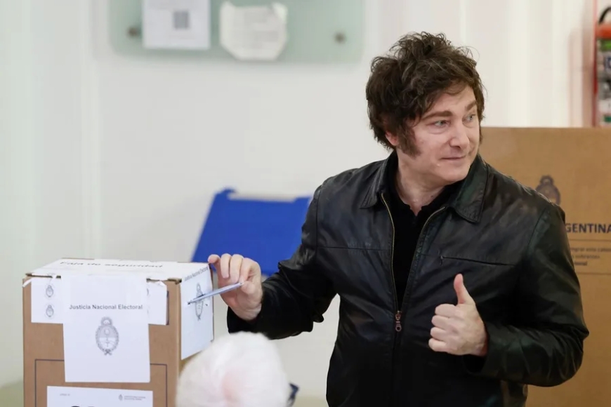 Milei vota en las elecciones legislativas de Argentina, el primer gran test electoral para su Gobierno