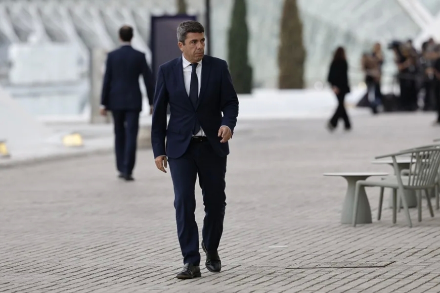 El funeral de la dana en Valencia, en directo: gritos de «asesino» a Mazón en su entrada al acto