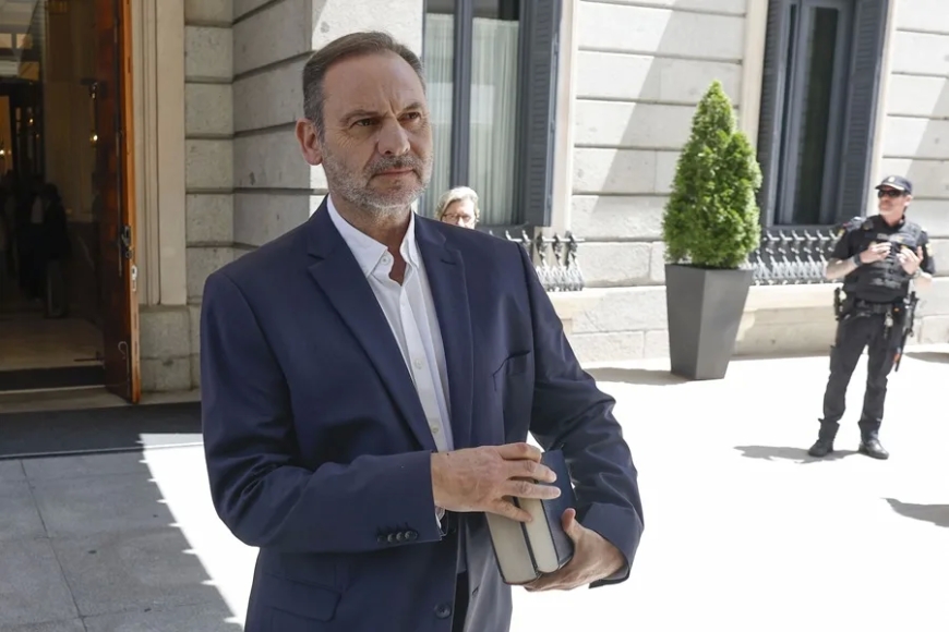 Ábalos busca probar que la expresión «folios» no aludía a dinero sino a que imprimía muchos documentos