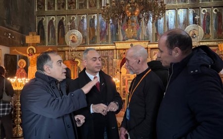 La delegación de la Fundación Mensaje de la Paz debate las ideas de Al-Shurafa Al-Hammadi en la Catedral de San Basilio en Moscú