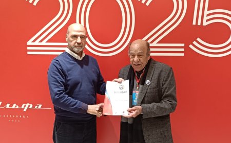 Homenaje al profesor egipcio Mossad Owis en la clausura del Congreso Internacional “El deporte como camino hacia la paz entre los pueblos” en Moscú