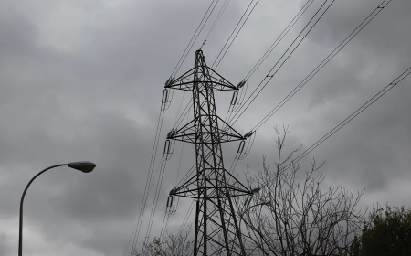 Las eléctricas en España urgen a reforzar el control de tensión tras el «importante» retraso acumulado