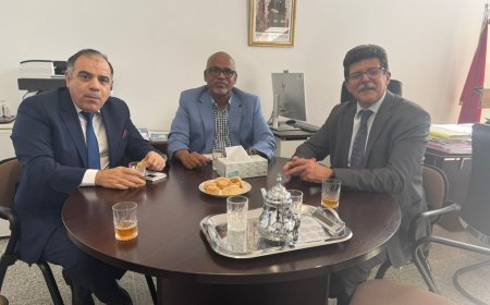 Ideas de Al-Sharrafá Al-Hammadi en una mesa redonda con estudiantes de máster del Instituto Superior de Información y Comunicación de Rabat