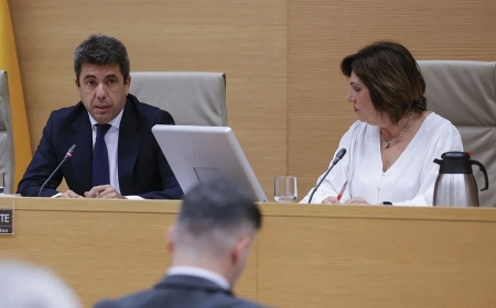 Mazón no contestó a la consejera porque podía tener el móvil en la mochila y culpa de las muertes a la falta de información