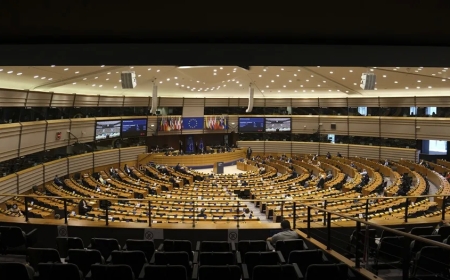 Bruselas mejora sus previsiones de crecimiento y déficit para España en 2025 y 2026