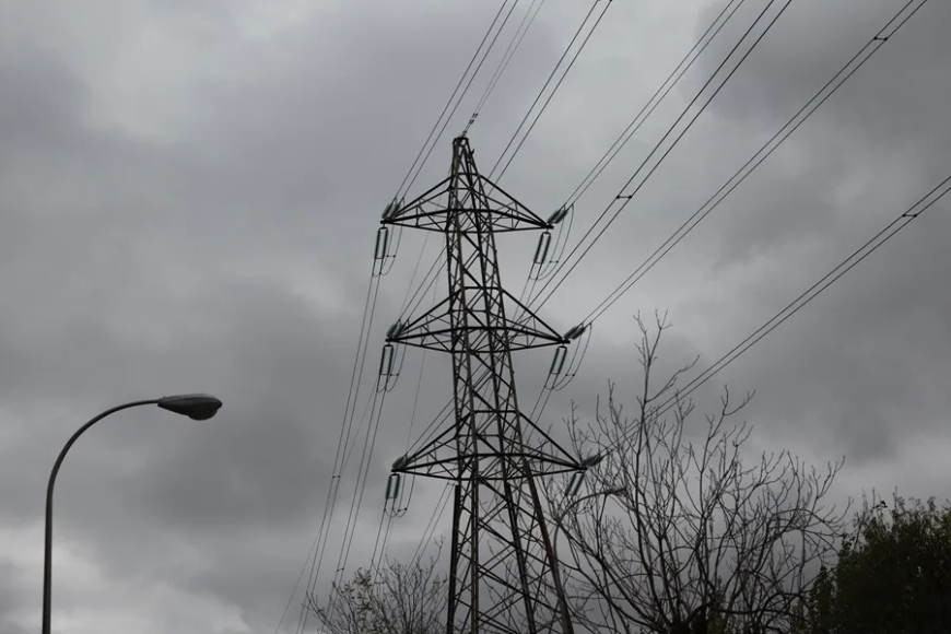 Las eléctricas en España urgen a reforzar el control de tensión tras el «importante» retraso acumulado