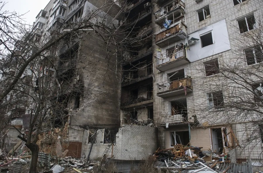 Kiev sufre un nuevo bombardeo ruso con víctimas tras el ataque masivo del sábado