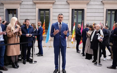 Sánchez pide paciencia con Junts y el PP niega conversaciones para una moción de censura