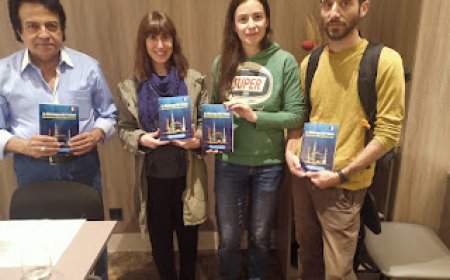 Distribución de las obras del pensador Ali Al-Sharfa en un congreso internacional en Riad y por parte de los participantes