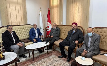 Acuerdo entre la Universidad Zitouna y la Fundación Mensaje de Paz para abrir la biblioteca universitaria a las obras de Al-Sharafaa Al-Hammadi