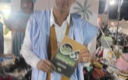 La Fundación Mensaje de Paz distribuye cientos de libros en el Festival de Ouadane y los intelectuales los reciben con admiración