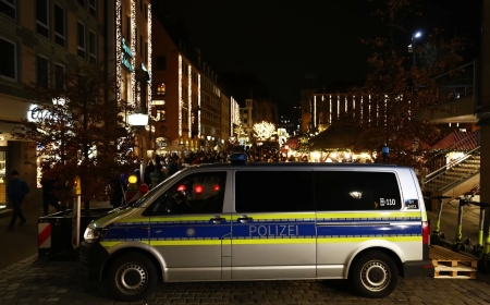Tres heridos tras embestir un coche contra una parada de autobús en el oeste de Alemania