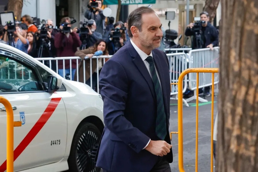 El Tribunal Supremo avala los indicios que acercan al banquillo a Ábalos por el caso Koldo