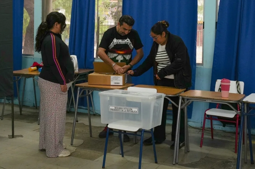 Elecciones en Chile: Normalidad en el inicio del voto, donde compiten la izquierda y la ultraderecha