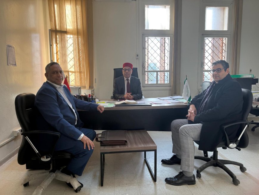 La delegación de la Fundación Mensaje de Paz celebra una sesión de trabajo con el secretario general de la Universidad Zitouna