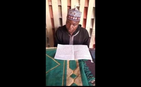 Con video e imágenes… Clase educativa en la Escuela Al-Dar Islámica en Níger para explicar el artículo del profesor Ali Al-Sharafaa: “Lectura coránica sobre la felicitación a los no musulmanes”