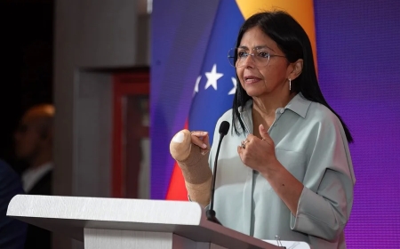 Delcy Rodríguez dice que la diplomacia será el escenario para el «cara a cara» con EE.UU. y estudia la apertura de embajadas