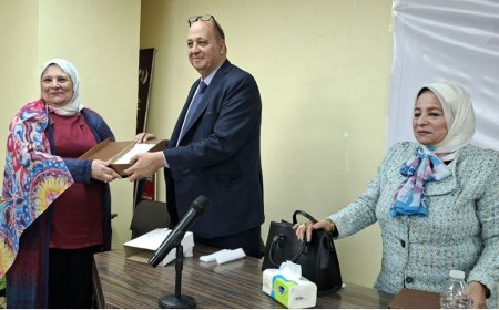  "Mensaje de Paz" homenajea a la Dra. Manal Zaqzouq durante el seminario sobre los riesgos del divorcio verbal