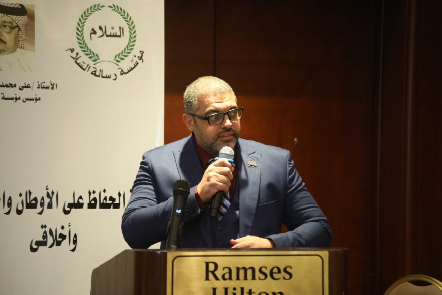 Mohamed Al-Shantnawi durante el seminario de Mensaje de Paz: La religión es una fuerza civilizatoria que protege a las naciones mediante la justicia y la misericordia