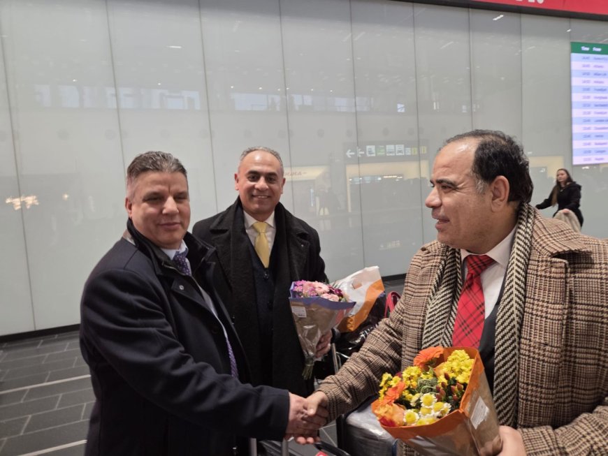 Recepción con flores a la delegación de la Fundación Mensaje de Paz a su llegada a Viena