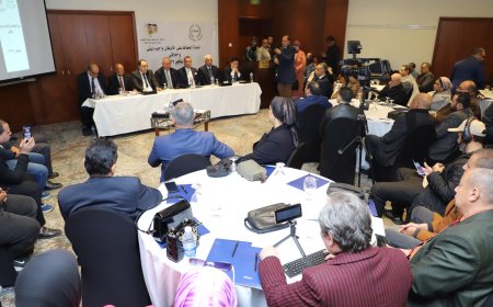 Cuatro seminarios intelectuales de la "Fundación Mensaje de Paz" con la participación de destacadas figuras públicas durante la Feria Internacional del Libro de El Cairo