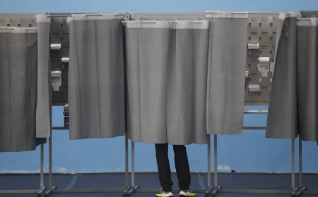 Jornada de reflexión en Aragón: Azcón se encomienda a la Virgen del Pilar y Alegría dedica tiempo a la familia y a lectura