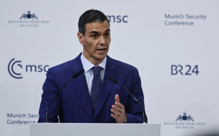 Sánchez desmiente que sufra una enfermedad cardiovascular que califica de «bulo» de la derecha