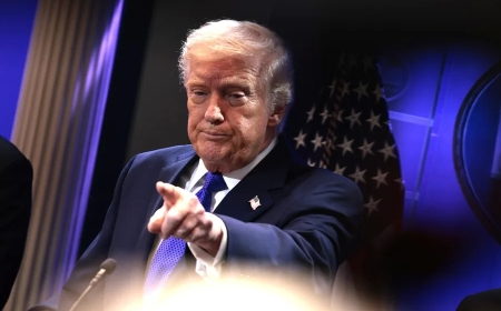 Trump firma una orden para imponer un nuevo arancel global del 10% tras el bloqueo del Supremo