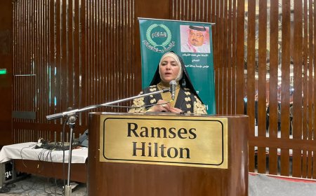 Dra. Iman Abdul Azim: El abandono del Corán es la causa de las crisis sociales, y volver a él es el camino hacia el renacimiento.