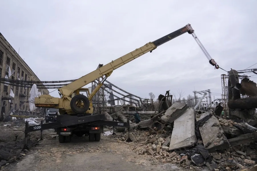 Un nuevo ataque masivo ruso obliga a realizar cortes de electricidad en casi toda Ucrania