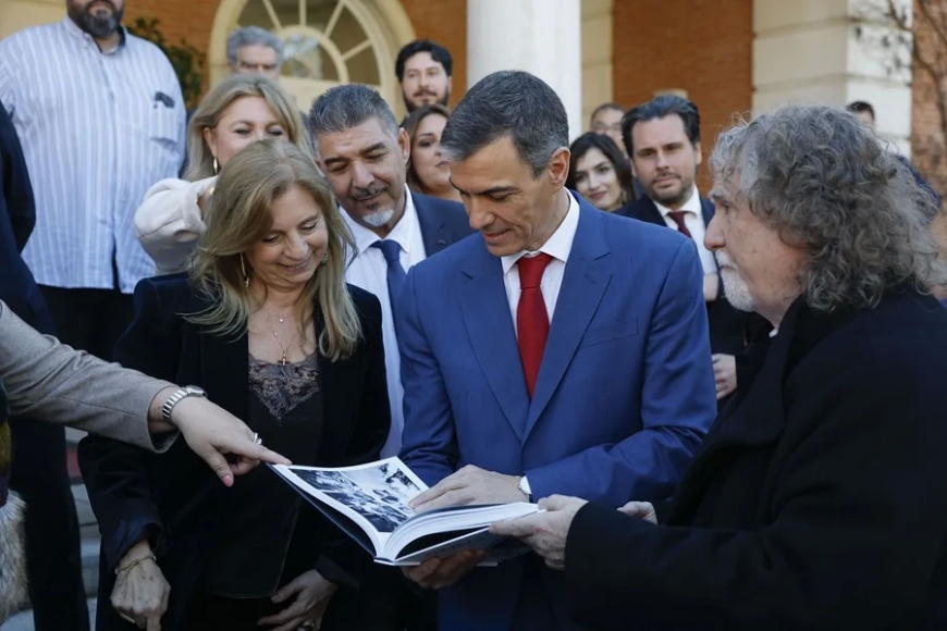 Pedro Sánchez se compromete a fomentar la igualdad de los gitanos y a luchar contra la discriminación