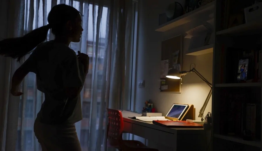 La Fiscalía estudia la petición de investigar a X, Meta y TikTok por un posible delito de pornografía infantil con IA