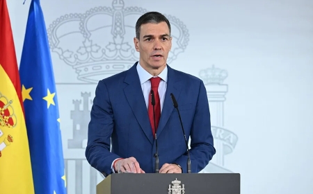 Sánchez recupera el ‘No a la guerra’ y avisa que España no será «cómplice» solo por miedo a represalias