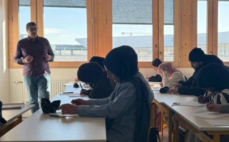 El Dr. Chokri Mimouni, representante de la Fundación "Mensaje de Paz" en Francia, continúa sus conferencias sobre las ideas y visiones del pensador Ali Al-Shorafa.