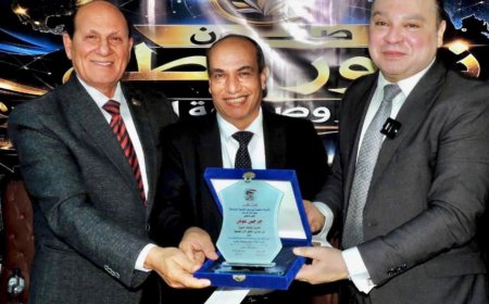 El Dr. Guirguis Awad habla sobre el libro "El Islam testifica la validez de la fe cristiana" en el Salón Cultural de la Asociación Noor Watan