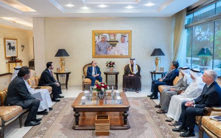 El gobernante de Ras al Jaima recibe a los embajadores de Costa Rica, El Salvador y Guatemala