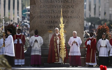 El papa en el Domingo de Ramos: «¡Depongan las armas, recuerden que son hermanos!»