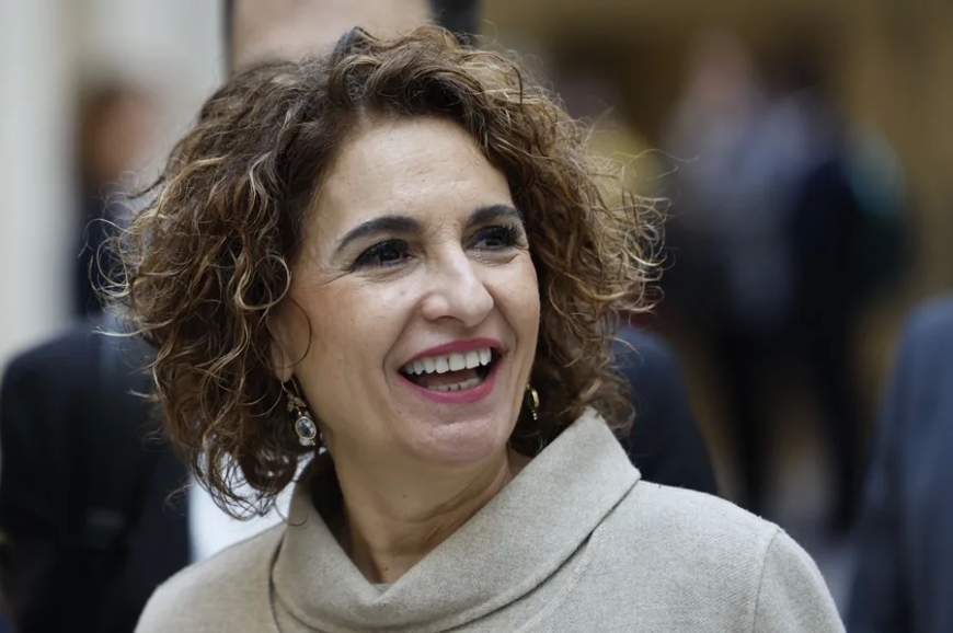 María Jesús Montero se despide de sus compañeros en Moncloa ante las elecciones andaluzas