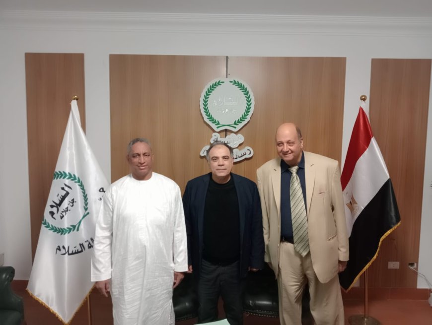 El director de la oficina de la Fundación "Mensaje de Paz" en España visita El Cairo y se reúne con el Presidente del Patronato