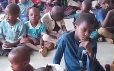 Lección educativa en Níger sobre el artículo del pensador Ali Al-Shurafa: "Cuando el hombre abandona la luz de Dios, la tierra se enciende en injusticia y destrucción"