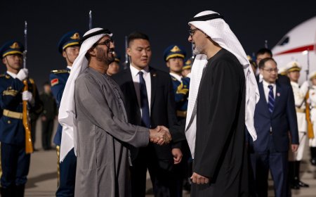 El príncipe heredero de Abu Dabi llega a Pekín en visita oficial a China