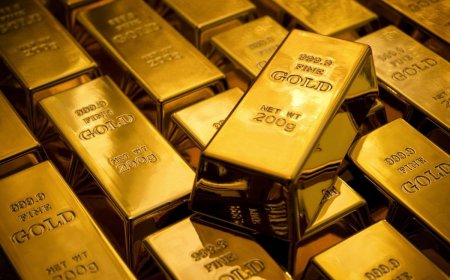 El oro se aleja de máximos de un mes por el fortalecimiento del dólar